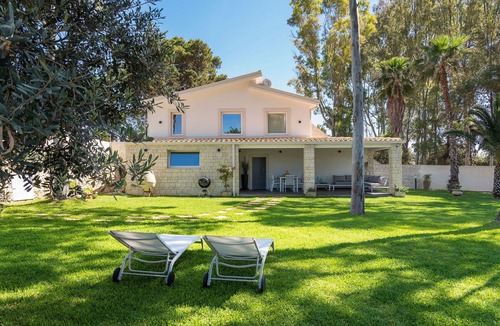Punta Milocca Villa | Stunning private villa for 6 people with WIFI, A/C, TV and panoramic view, close to Syracuse