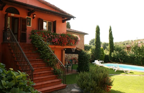 Lucignano Villa | Stunning private villa for 12 people with WIFI, private pool and TV