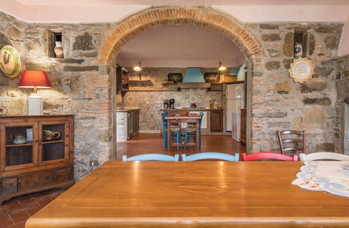 Bucine Villa | Stunning private villa for 20 guests with WIFI, private pool, patio, pets allowed and panoramic .