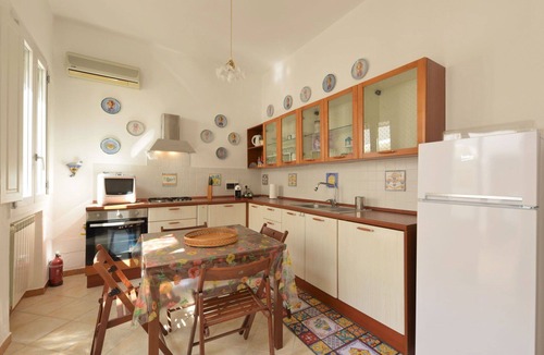Floridia Villa | Stunning private villa for 8 guests with private pool, WIFI, A/C, TV, patio and pets allowed