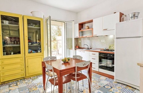 Floridia Villa | Stunning private villa for 6 people with WIFI, private pool, A/C, TV and patio