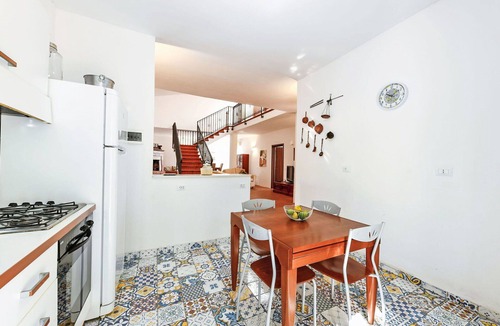 Floridia Villa | Stunning private villa for 6 people with WIFI, private pool, A/C, TV and patio