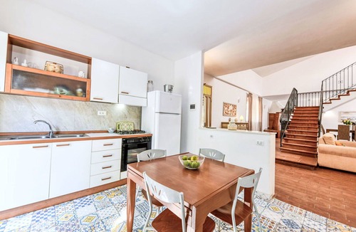 Floridia Villa | Stunning private villa for 6 people with WIFI, private pool, A/C, TV and patio
