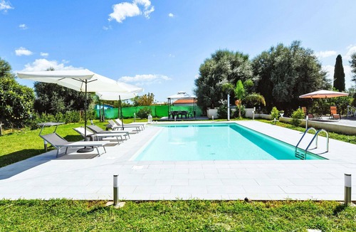 Floridia Villa | Stunning private villa for 6 people with WIFI, private pool, A/C, TV and patio