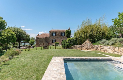 Manciano Villa | Stunning private villa with WIFI, private pool, A/C, TV, patio, pets allowed and panoramic view