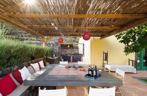 Montelaguardia Villa | Stunning private villa for 10 guests with private pool, WIFI, TV, terrace and pets allowed