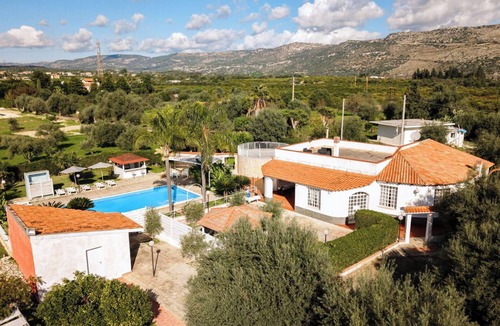 Solarino Villa | Stunning private villa with private pool, WIFI, TV, patio and pets allowed, close to Syracuse