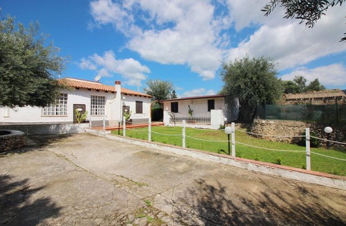 Solarino Villa | Stunning private villa with private pool, WIFI, TV, patio and pets allowed, close to Syracuse