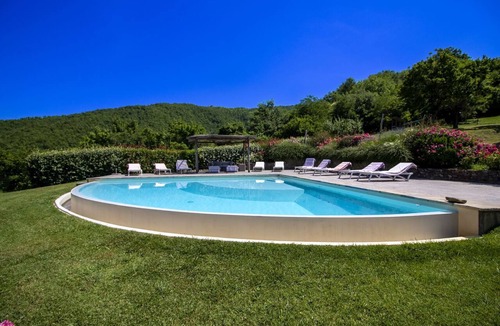 Pieve di Chio Villa | Stunning private villa for 16 guests with WIFI, private pool and TV
