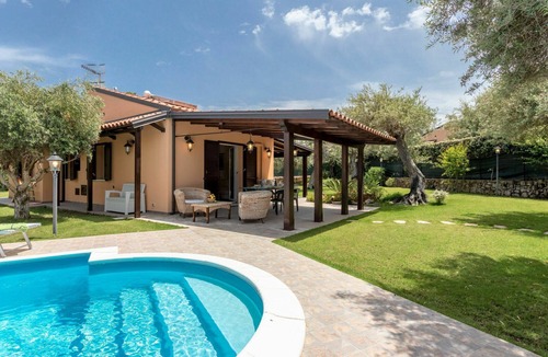 Cefalu Villa | Stunning private villa for 6 guests with A/C, WIFI, private pool, TV and patio