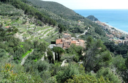 Varigotti House | Stunning private villa for 6 people with WIFI, TV, patio, pets allowed and parking
