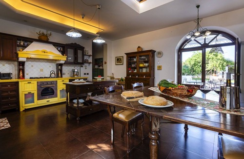 Casa Papa Villa | Stunning private villa for 6 guests with private pool, WIFI, A/C, TV and terrace