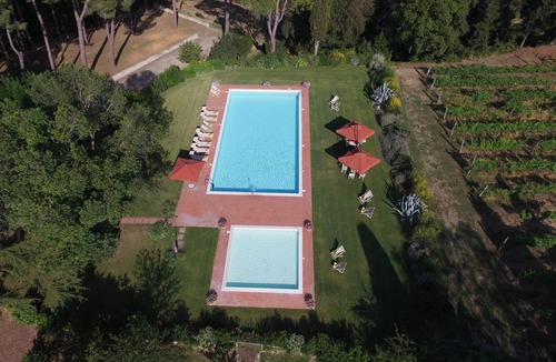 Palaia Villa | Stunning private villa for 22 guests with WIFI, private pool, A/C and terrace