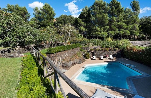 Ragalna House | Stunning private villa for 4 people with WIFI, private pool, A/C, TV and terrace