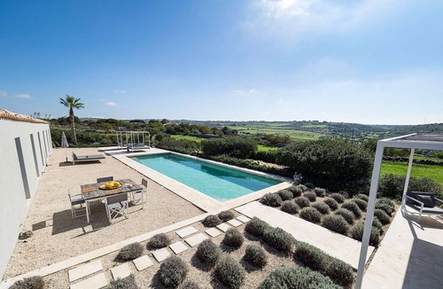 Ragusa Villa | Stunning private villa for 6 guests with A/C, private pool, WIFI, TV, patio and panoramic view