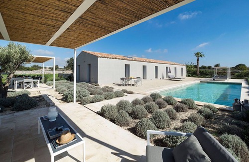Ragusa Villa | Stunning private villa for 6 guests with A/C, private pool, WIFI, TV, patio and panoramic view