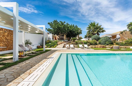 Marausa Villa | Stunning private villa for 10 people with A/C, WIFI, private pool, TV and terrace