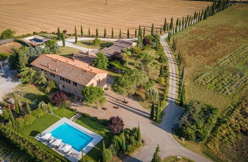 Pienza Villa | Stunning villa for 8 guests with private pool, WIFI, TV and panoramic view, close to Montepulci.