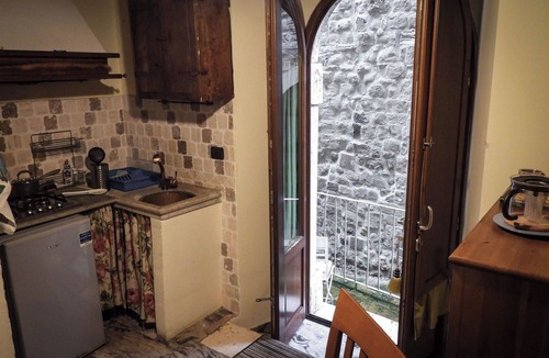Roccafluvione Villa | Stunning villa for 14 guests with WIFI, TV and pets allowed, close to Ascoli Piceno