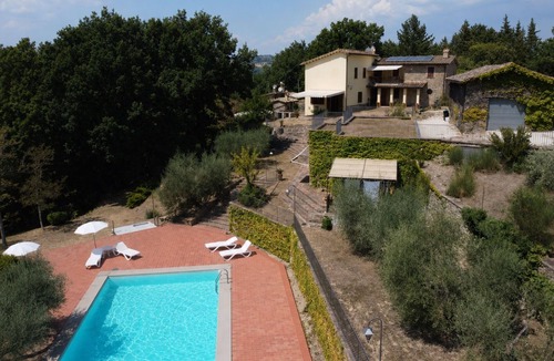 Valfabbrica Villa | Stunning villa for 7 guests with pool, WIFI, TV and terrace, close to Assisi