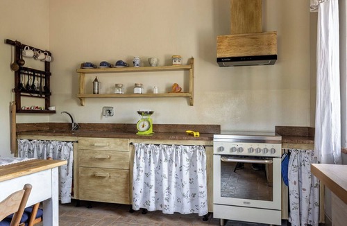 Bovara House | Stunning villa with WIFI, TV, patio, pets allowed and panoramic view, close to Spoleto