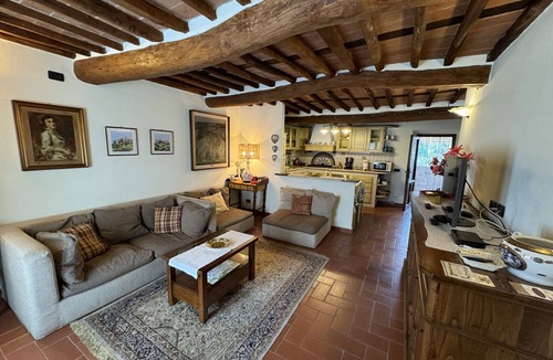 Castelvecchio Villa | Stunning villa with WIFI, A/C, private pool, TV, terrace and panoramic view, close to Lucca