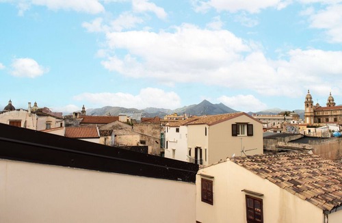 Castellammare Vucciria Apartment | Suite Vucciria with Terrace by Wonderful Italy