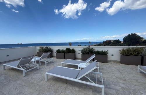 Porto Salvo Bed & Breakfast | SunBeach 44 - Skyview B&B