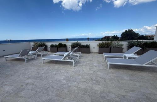 Porto Salvo Bed & Breakfast | SunBeach 44 - Skyview B&B
