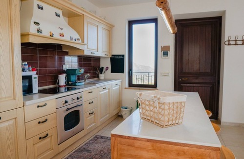 Ciminna Villa | Sundrenched Sicilian Villa - Pool, Hot Tub, Gym, Sauna - Sleeps 10 Near Palermo