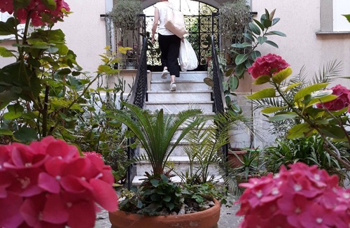 San Giorgio a Cremano Apartment | Sunflower House