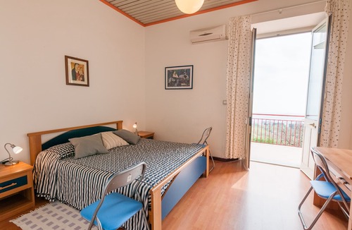Coste House | SUNSHINE apartment in villa with pool