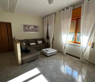 Montefalcione Apartment | Superbe Appartement de 5 pièces avec 3 grandes chambres situé dans un jolie village