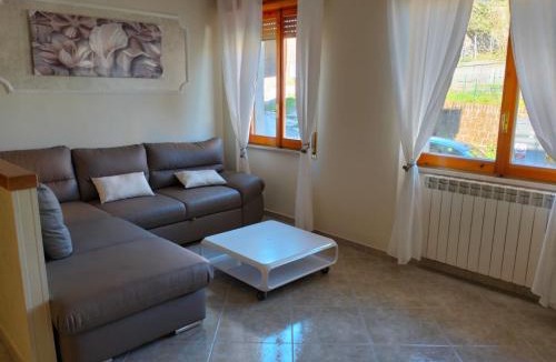 Montefalcione Apartment | Superbe Appartement de 5 pièces avec 3 grandes chambres situé dans un jolie village