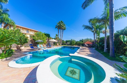 Fiumefreddo di Sicilia House | Swimming pool with jacuzzi, tropical park, prestigious stay, pool table, 2 kms from the beach