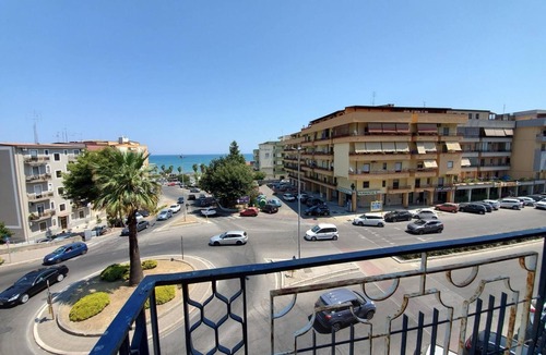 Crotone Apartment | Tari Home Holiday House for Family Near the Sea