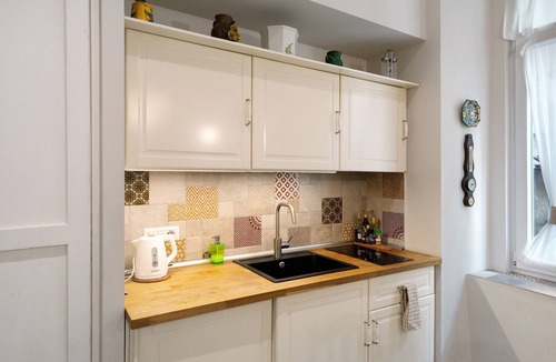 Quartieri Spagnoli Apartment | Teatro Nuovo Apartment Holiday Home with Balcony, Wi-Fi and Air Conditioning