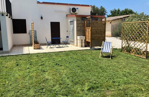 Portopalo di Capo Passero House | Tenuta Guardiani - Casa Biancolilla - Just a short walk from Isola delle Correnti