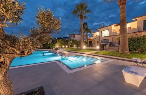 Costa Saracena-Castelluccio House | The View - Beachfront apartment with pool