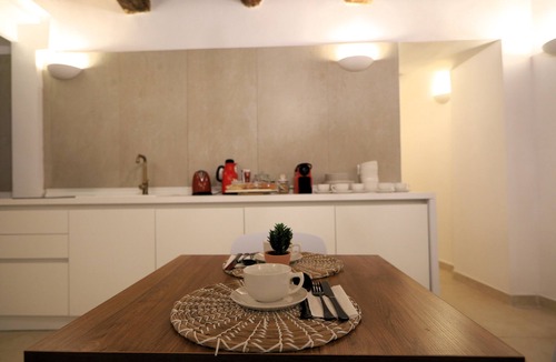 Quartieri Spagnoli Bed & Breakfast | The B&B "Ai 13 Gradoni di Chiaia is an oasis of calm in the center of Naples.
