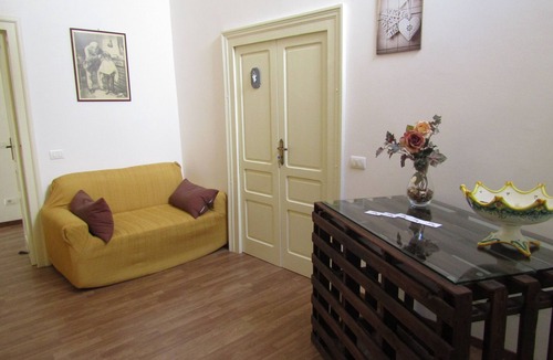 Scicli Bed & Breakfast | The Blue Room Courtyard