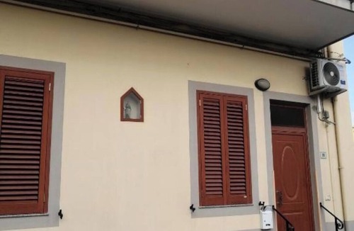 Venetico House | THE COTTAGE BY THE SEA