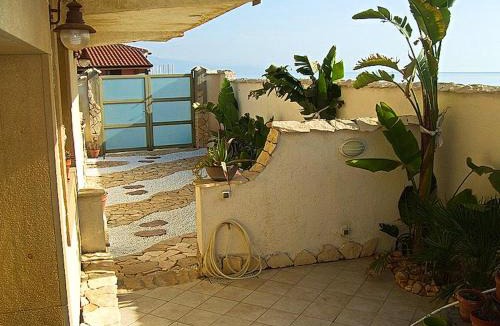 Agnone Bagni Apartment | The Golden Rainbow - SEAFRONT apartments
