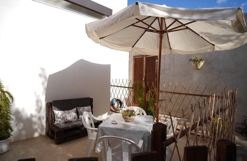 Castelluzzo House | The House of Flowers, in the heart of the Gulf of Macari 2.5 km from the sea.