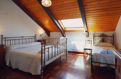 Angri Apartment | The Marquis’s Apartment – Artistic Retreat with Vesuvius View