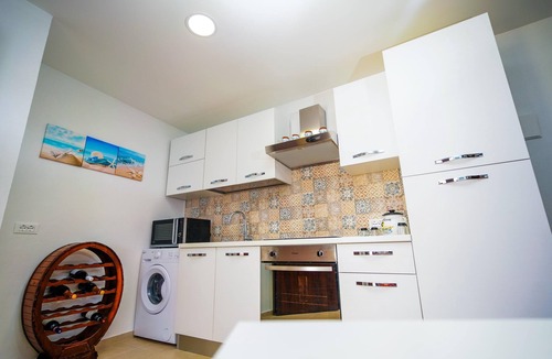 Augusta House | The Tri Scogghi
