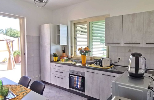 Giardini Naxos Villa | The Villa Trinacria, villa within walking distance of the sea with all services close by.