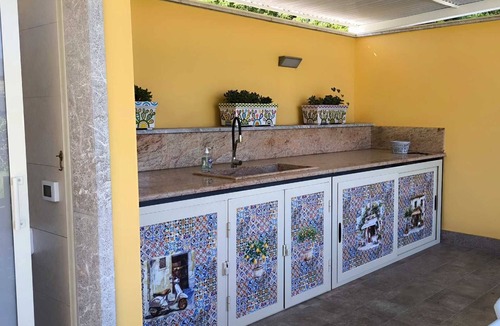 Giardini Naxos Villa | The Villa Trinacria, villa within walking distance of the sea with all services close by.
