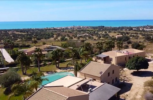 Scicli Villa | The Wave, Sampieri, 2 minutes from the sea, villa with pool.