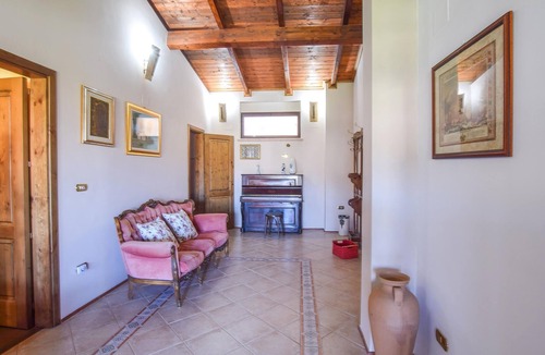 Motta San Giovanni House | This spacious and bright apartment with sea view is furnished in original Italian style.